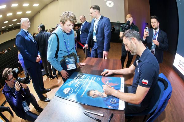 Astronauta Sławosz Uznański-Wiśniewski na UMK (Aula UMK, 20.11.2025) [fot. Andrzej Romański] Kliknij, aby powiększyć zdjęcie