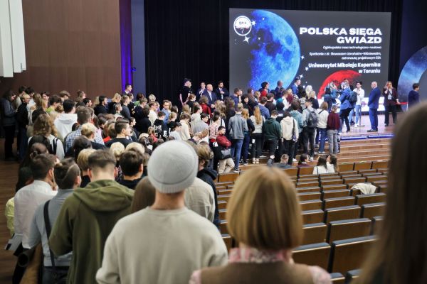 Astronauta Sławosz Uznański-Wiśniewski na UMK (Aula UMK, 20.11.2025) [fot. Andrzej Romański] Kliknij, aby powiększyć zdjęcie