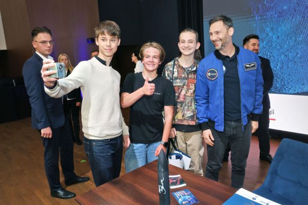 Astronauta Sławosz Uznański-Wiśniewski na UMK (Aula UMK, 20.11.2025) [fot. Andrzej Romański] Kliknij, aby powiększyć zdjęcie