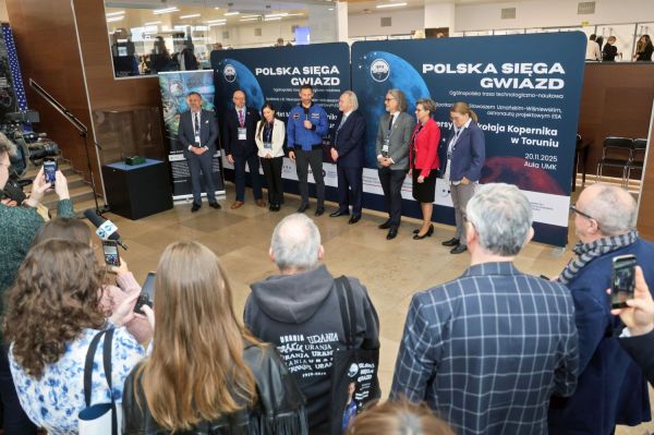 Astronauta Sławosz Uznański-Wiśniewski na UMK (Aula UMK, 20.11.2025) [fot. Andrzej Romański] Kliknij, aby powiększyć zdjęcie