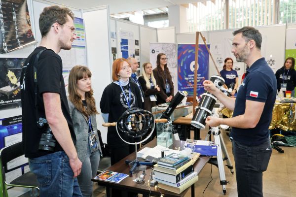 Astronauta Sławosz Uznański-Wiśniewski na UMK (Aula UMK, 20.11.2025) [fot. Andrzej Romański] Kliknij, aby powiększyć zdjęcie