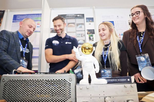 Astronauta Sławosz Uznański-Wiśniewski na UMK (Aula UMK, 20.11.2025) [fot. Andrzej Romański] Kliknij, aby powiększyć zdjęcie