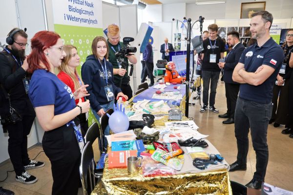 Astronauta Sławosz Uznański-Wiśniewski na UMK (Aula UMK, 20.11.2025) [fot. Andrzej Romański] Kliknij, aby powiększyć zdjęcie