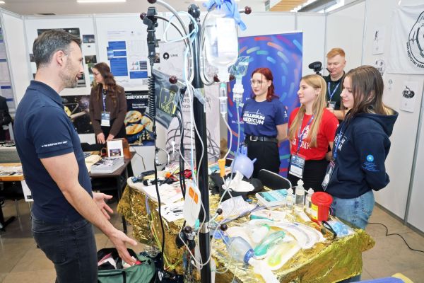 Astronauta Sławosz Uznański-Wiśniewski na UMK (Aula UMK, 20.11.2025) [fot. Andrzej Romański] Kliknij, aby powiększyć zdjęcie