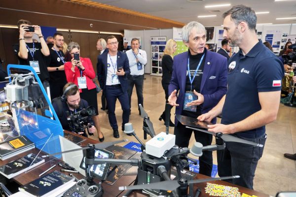 Astronauta Sławosz Uznański-Wiśniewski na UMK (Aula UMK, 20.11.2025) [fot. Andrzej Romański] Kliknij, aby powiększyć zdjęcie