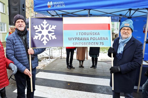 Rondo Toruńskich Polarników uroczystość nadania imienia (3.12.2025) [fot. Andrzej Romański] Kliknij, aby powiększyć zdjęcie