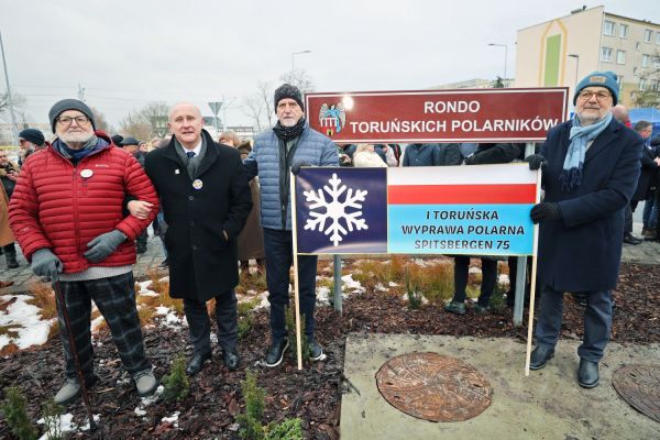 Rondo Toruńskich Polarników uroczystość nadania imienia (3.12.2025) [fot. Andrzej Romański] Kliknij, aby powiększyć zdjęcie