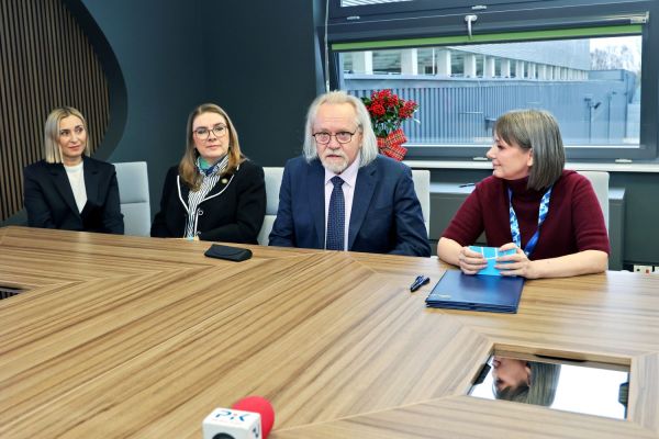 Umowa z firmą EXEA (9.12.2025) [fot. Andrzej Romański] Kliknij, aby powiększyć zdjęcie