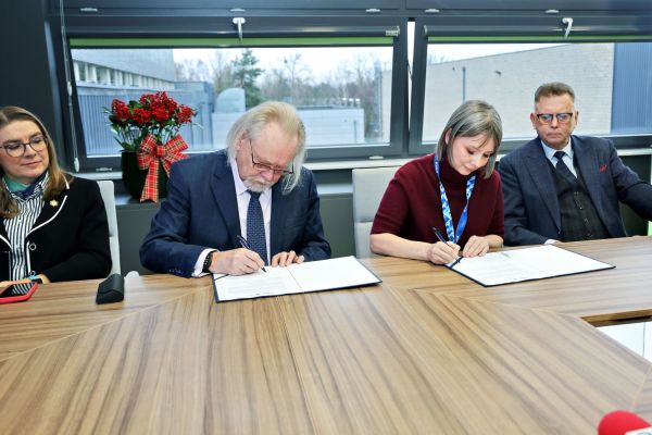 Umowa z firmą EXEA (9.12.2025) [fot. Andrzej Romański] Kliknij, aby powiększyć zdjęcie