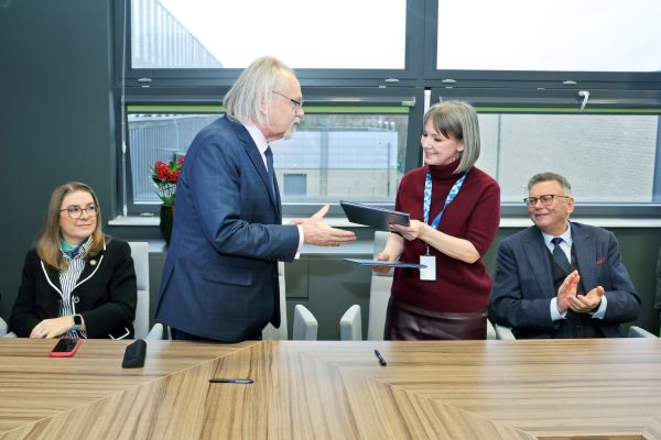 Umowa z firmą EXEA (9.12.2025) [fot. Andrzej Romański] Kliknij, aby powiększyć zdjęcie