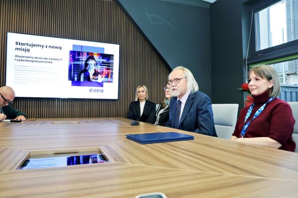 Umowa z firmą EXEA (9.12.2025) [fot. Andrzej Romański] Kliknij, aby powiększyć zdjęcie