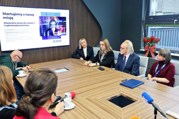 Umowa z firmą EXEA (9.12.2025) [fot. Andrzej Romański] Kliknij, aby powiększyć zdjęcie