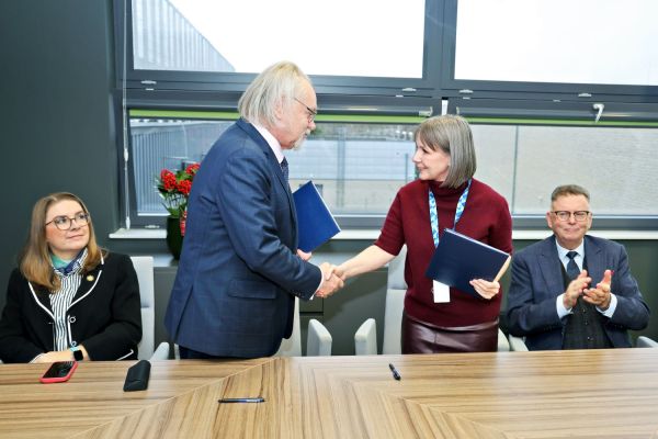 Umowa z firmą EXEA (9.12.2025) [fot. Andrzej Romański] Kliknij, aby powiększyć zdjęcie