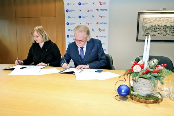 Podpisanie umowy z Siecią Badawczą Łukasiewicz [fot. Andrzej Romański] Kliknij, aby powiększyć zdjęcie