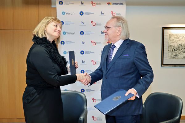 Podpisanie umowy z Siecią Badawczą Łukasiewicz [fot. Andrzej Romański] Kliknij, aby powiększyć zdjęcie