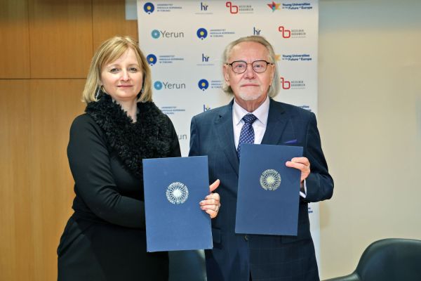 Podpisanie umowy z Siecią Badawczą Łukasiewicz [fot. Andrzej Romański] Kliknij, aby powiększyć zdjęcie