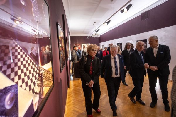 Spotkanie honorowych Ambasadorek i Ambasadorów z władzami Uniwersytetu Mikołaja Kopernika w Toruniu [fot. Mikołaj Kuras] Kliknij, aby powiększyć zdjęcie