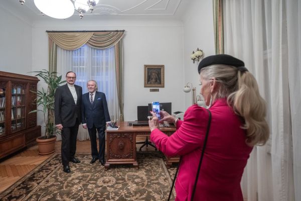 Spotkanie honorowych Ambasadorek i Ambasadorów z władzami Uniwersytetu Mikołaja Kopernika w Toruniu [fot. Mikołaj Kuras] Kliknij, aby powiększyć zdjęcie