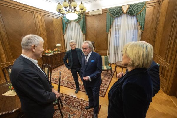 Spotkanie honorowych Ambasadorek i Ambasadorów z władzami Uniwersytetu Mikołaja Kopernika w Toruniu [fot. Mikołaj Kuras] Kliknij, aby powiększyć zdjęcie