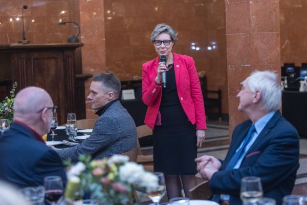 Spotkanie honorowych Ambasadorek i Ambasadorów z władzami Uniwersytetu Mikołaja Kopernika w Toruniu [fot. Mikołaj Kuras] Kliknij, aby powiększyć zdjęcie