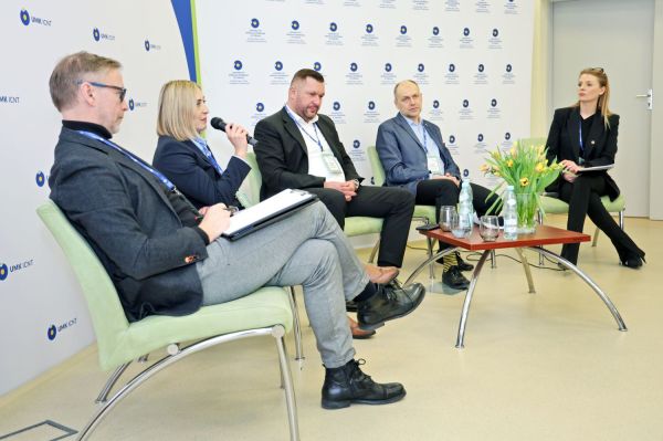 Panel ekspercki dotyczący gospodarki obiegu zamkniętego [fot. Andrzej Romański] Kliknij, aby powiększyć zdjęcie