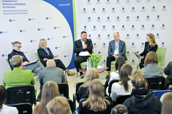 Panel ekspercki dotyczący gospodarki obiegu zamkniętego [fot. Andrzej Romański] Kliknij, aby powiększyć zdjęcie