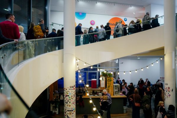 Wernisaż wystawy Stefan Knapp – alchemik i wizjoner [fot. Katarzyna Szymańska / Centrum Sztuki Współczesnej "Znaki Czasu" w Toruniu] Kliknij, aby powiększyć zdjęcie