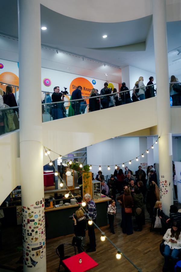 Wernisaż wystawy Stefan Knapp – alchemik i wizjoner [fot. Katarzyna Szymańska / Centrum Sztuki Współczesnej "Znaki Czasu" w Toruniu] Kliknij, aby powiększyć zdjęcie