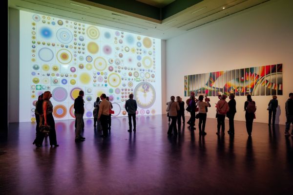 Wernisaż wystawy Stefan Knapp – alchemik i wizjoner [fot. Katarzyna Szymańska / Centrum Sztuki Współczesnej "Znaki Czasu" w Toruniu] Kliknij, aby powiększyć zdjęcie