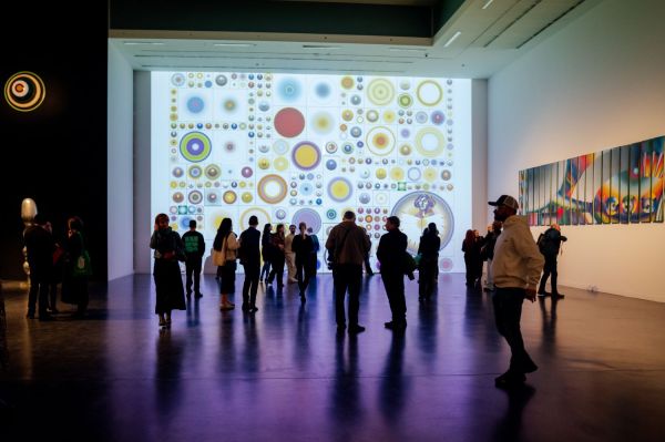 Wernisaż wystawy Stefan Knapp – alchemik i wizjoner [fot. Katarzyna Szymańska / Centrum Sztuki Współczesnej "Znaki Czasu" w Toruniu] Kliknij, aby powiększyć zdjęcie