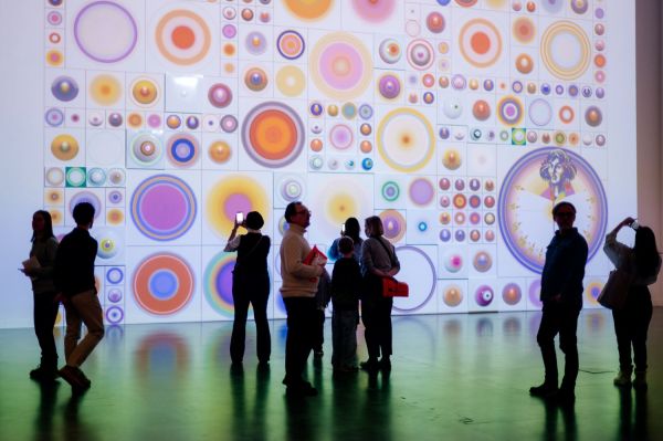 Wernisaż wystawy Stefan Knapp – alchemik i wizjoner [fot. Katarzyna Szymańska / Centrum Sztuki Współczesnej "Znaki Czasu" w Toruniu] Kliknij, aby powiększyć zdjęcie