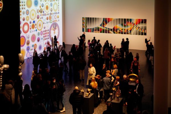 Wernisaż wystawy Stefan Knapp – alchemik i wizjoner [fot. Katarzyna Szymańska / Centrum Sztuki Współczesnej "Znaki Czasu" w Toruniu] Kliknij, aby powiększyć zdjęcie