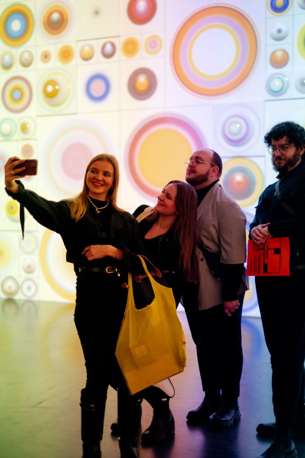 Wernisaż wystawy Stefan Knapp – alchemik i wizjoner [fot. Katarzyna Szymańska / Centrum Sztuki Współczesnej "Znaki Czasu" w Toruniu] Kliknij, aby powiększyć zdjęcie