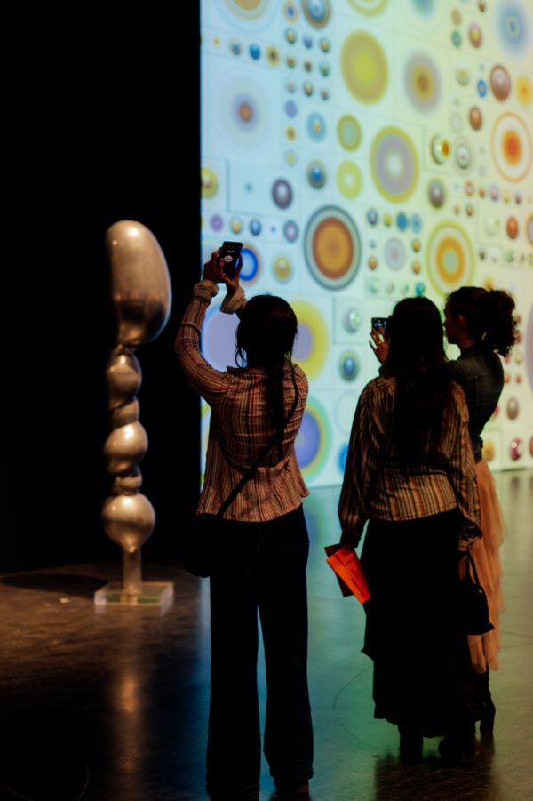 Wernisaż wystawy Stefan Knapp – alchemik i wizjoner [fot. Katarzyna Szymańska / Centrum Sztuki Współczesnej "Znaki Czasu" w Toruniu] Kliknij, aby powiększyć zdjęcie