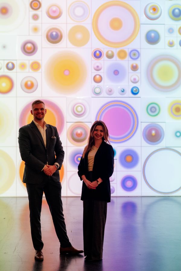 Wernisaż wystawy Stefan Knapp – alchemik i wizjoner [fot. Katarzyna Szymańska / Centrum Sztuki Współczesnej "Znaki Czasu" w Toruniu] Kliknij, aby powiększyć zdjęcie