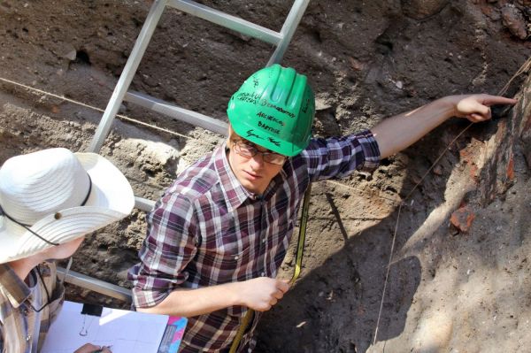 Badania archeologiczne przy kościele św. Jakuba w Toruniu [fot. Andrzej Romański] Kliknij, aby powiększyć zdjęcie