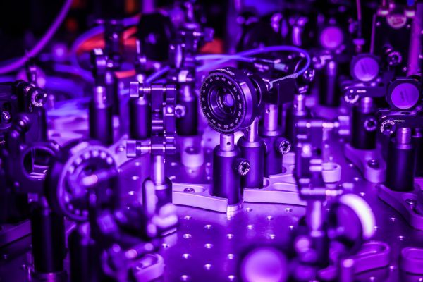 Piotr Wcisło z zespołem fizyków  (marzec 2026) [fot. Andrzej Romański] Kliknij, aby powiększyć zdjęcie