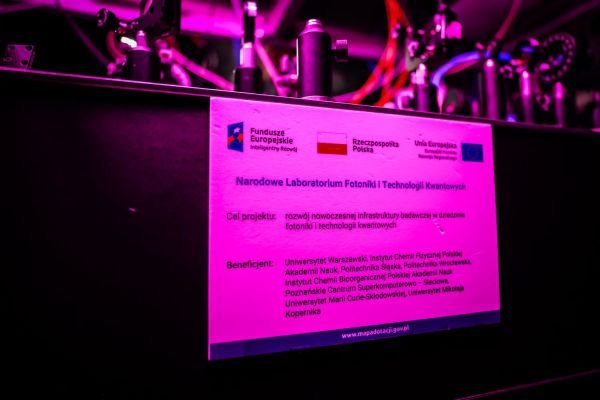 Piotr Wcisło z zespołem fizyków  (marzec 2026) [fot. Andrzej Romański] Kliknij, aby powiększyć zdjęcie