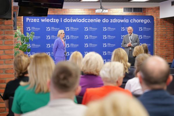 Wręczenie certyfikatu akredytacyjnego dla Szpital Uniwersytecki nr 2 im. dr. Jana Biziela [fot.  Nadesłane] Kliknij, aby powiększyć zdjęcie