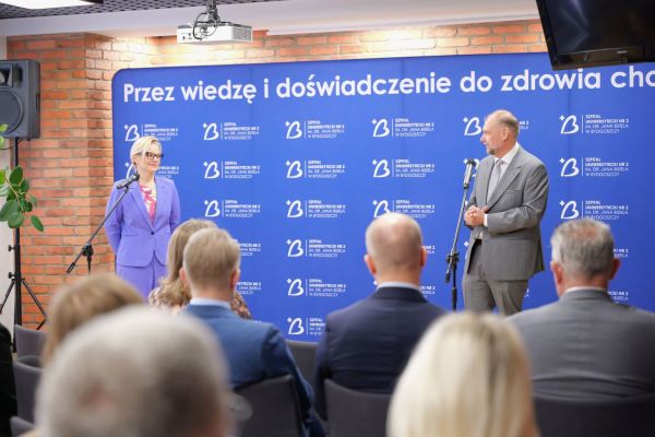 Wręczenie certyfikatu akredytacyjnego dla Szpital Uniwersytecki nr 2 im. dr. Jana Biziela [fot.  Nadesłane] Kliknij, aby powiększyć zdjęcie