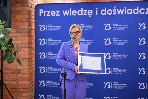 Wręczenie certyfikatu akredytacyjnego dla Szpital Uniwersytecki nr 2 im. dr. Jana Biziela [fot.  Nadesłane] Kliknij, aby powiększyć zdjęcie