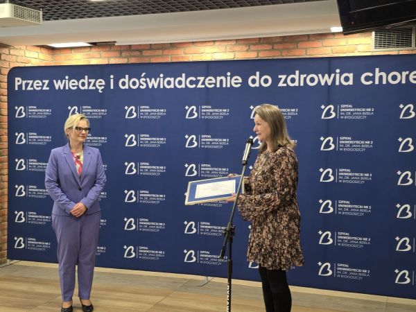 Wręczenie certyfikatu akredytacyjnego dla Szpital Uniwersytecki nr 2 im. dr. Jana Biziela [fot.  Nadesłane] Kliknij, aby powiększyć zdjęcie