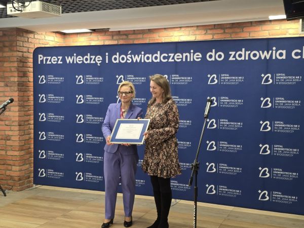 Wręczenie certyfikatu akredytacyjnego dla Szpital Uniwersytecki nr 2 im. dr. Jana Biziela [fot.  Nadesłane] Kliknij, aby powiększyć zdjęcie