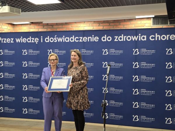 Wręczenie certyfikatu akredytacyjnego dla Szpital Uniwersytecki nr 2 im. dr. Jana Biziela [fot.  Nadesłane] Kliknij, aby powiększyć zdjęcie