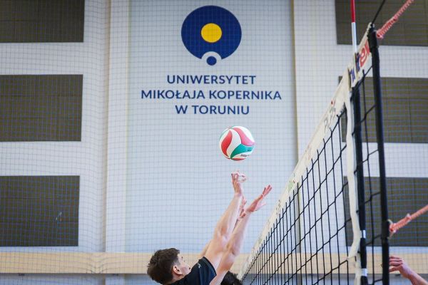 54. Turniej Kopernikański  w siatkówkę (13-15.03.2026, Uniwersyteckie Centrum Sportowe) [fot. Andrzej Romański] Kliknij, aby powiększyć zdjęcie