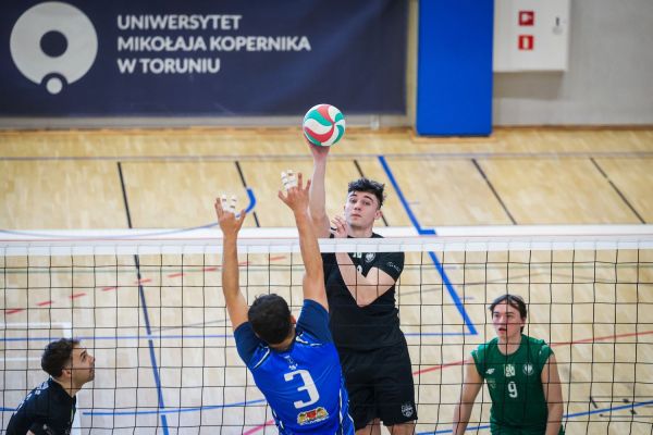 54. Turniej Kopernikański  w siatkówkę (13-15.03.2026, Uniwersyteckie Centrum Sportowe) [fot. Andrzej Romański] Kliknij, aby powiększyć zdjęcie