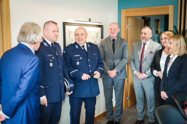 Umowa z Policją (Biuro Rektora, 26.03.2026) [fot. Andrzej Romański] Kliknij, aby powiększyć zdjęcie