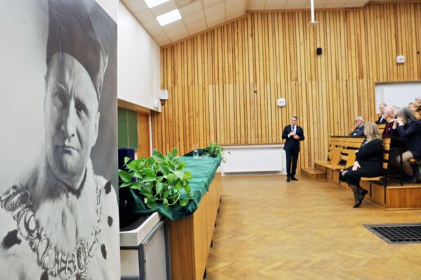 Wykład im prof. Antoniego Basińskiego prof. Teofila Jesionowskiego (Wydział Chemii, 8.04.2026) [fot. Andrzej Romański] Kliknij, aby powiększyć zdjęcie