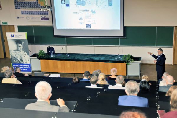 Wykład im prof. Antoniego Basińskiego prof. Teofila Jesionowskiego (Wydział Chemii, 8.04.2026) [fot. Andrzej Romański] Kliknij, aby powiększyć zdjęcie