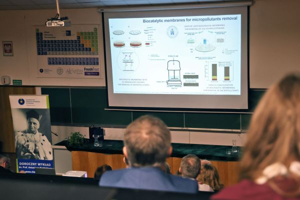 Wykład im prof. Antoniego Basińskiego prof. Teofila Jesionowskiego (Wydział Chemii, 8.04.2026) [fot. Andrzej Romański] Kliknij, aby powiększyć zdjęcie